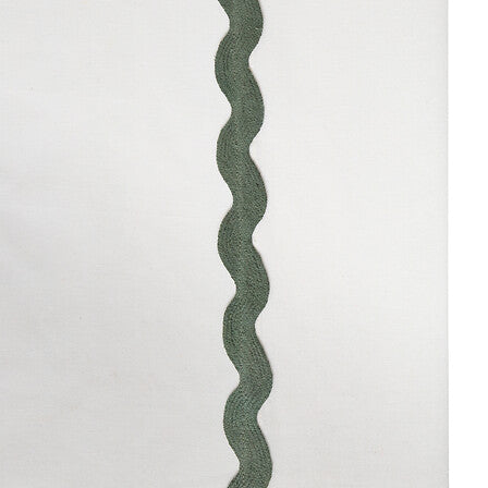 Rideau tamisant écru à bords festonnés vert foncé