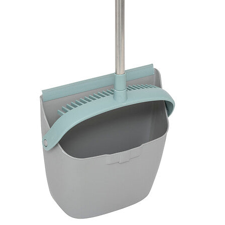 Balai et pelle pivotante aéroport