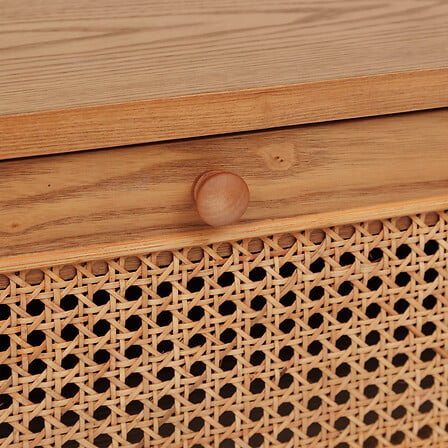 Commode 3 tiroirs detail tiroir cannage naturel bouton rond bois texture chene clair vue rapprochee finition chambre - mobilier decoration pack mobilier LMNP