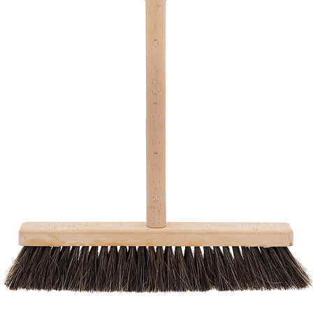 Balai intérieur en bois